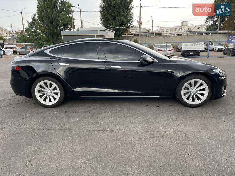 Ліфтбек Tesla Model S 2016 в Києві