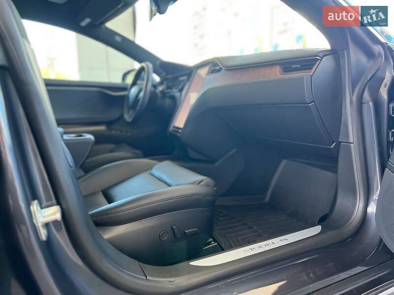Ліфтбек Tesla Model S 2020 в Одесі