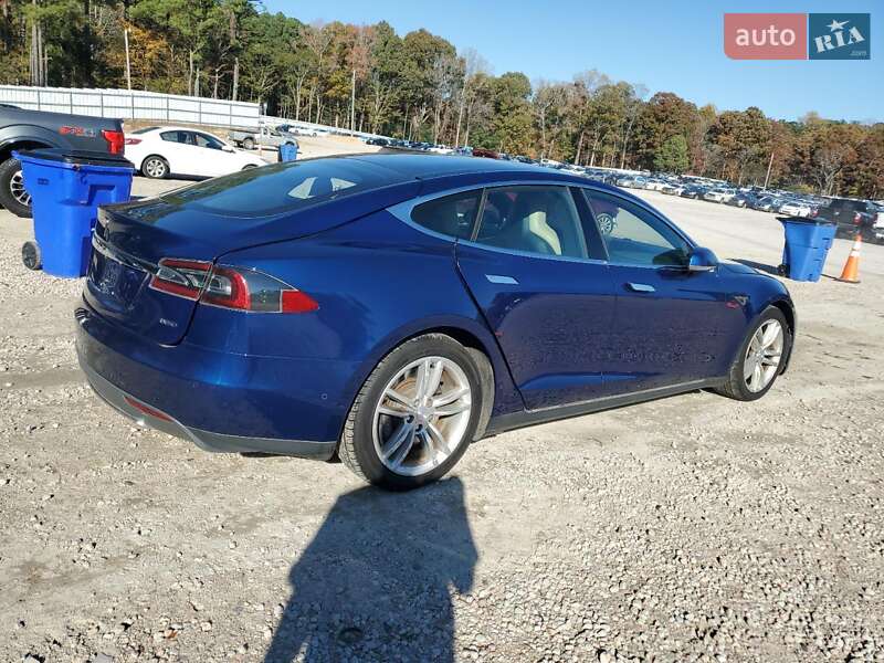 Лифтбек Tesla Model S 2015 в Сумах