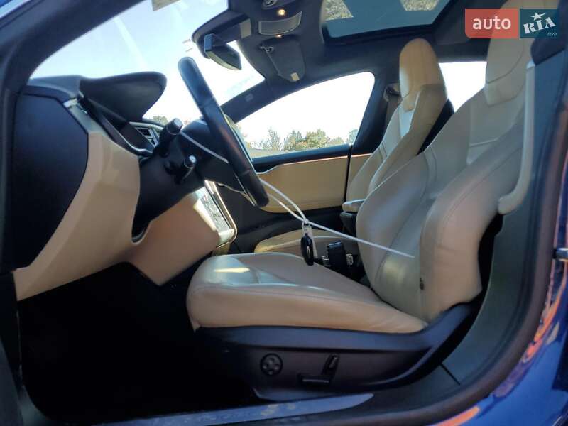 Лифтбек Tesla Model S 2015 в Сумах