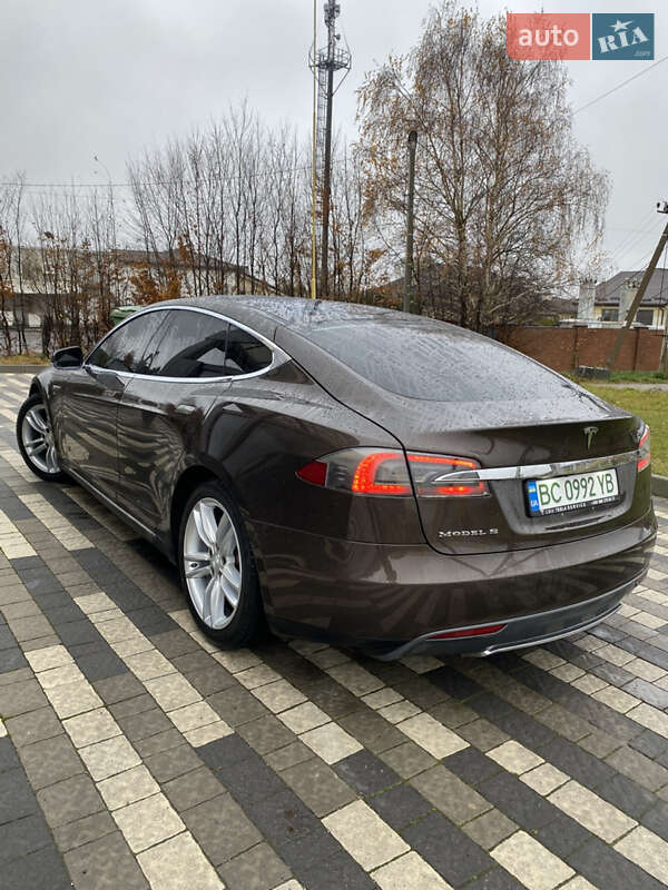 Лифтбек Tesla Model S 2013 в Львове