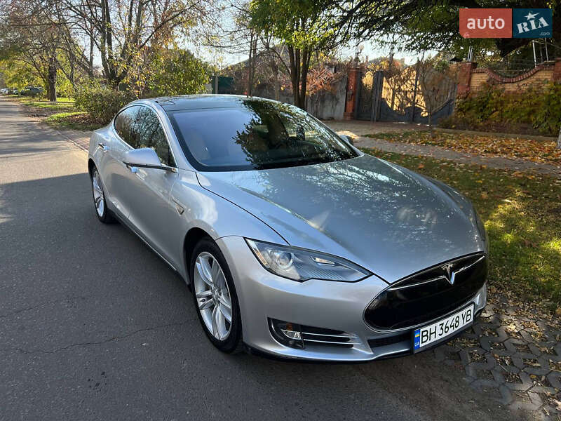 Tesla Model S 2012