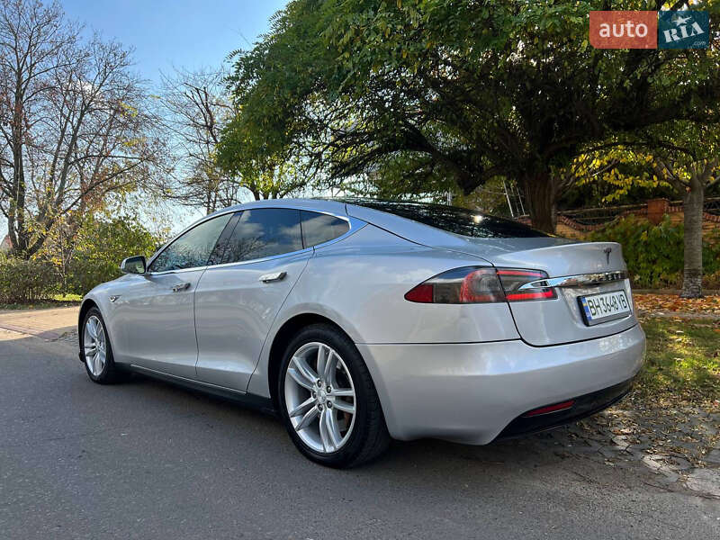 Ліфтбек Tesla Model S 2012 в Одесі фото 16 Ліфтбек Tesla Model S 2012 в Одесі