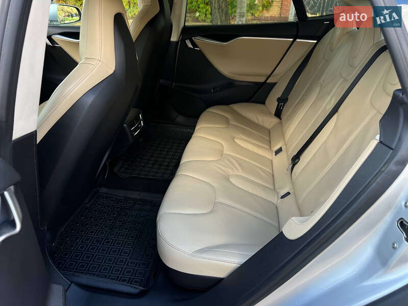 Ліфтбек Tesla Model S 2012 в Одесі фото 27 Ліфтбек Tesla Model S 2012 в Одесі