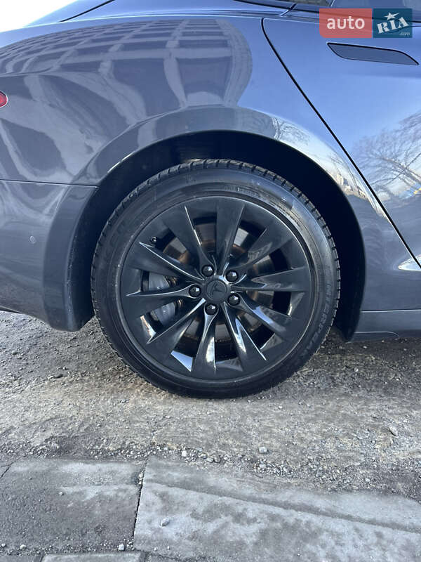 Лифтбек Tesla Model S 2017 в Тернополе фото 12 Лифтбек Tesla Model S 2017 в Тернополе
