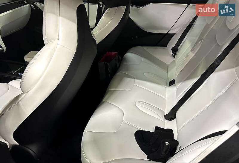 Ліфтбек Tesla Model S 2017 в Києві