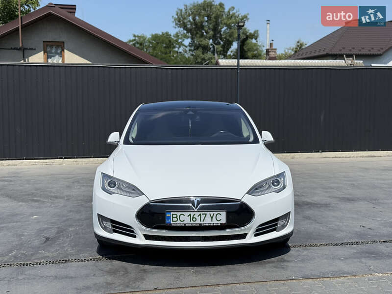 Ліфтбек Tesla Model S 2015 в Чернівцях