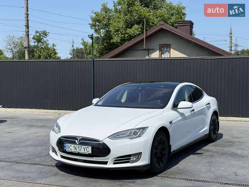Ліфтбек Tesla Model S 2015 в Чернівцях