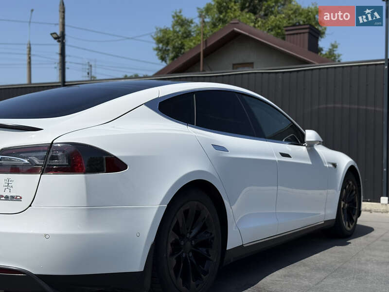 Ліфтбек Tesla Model S 2015 в Чернівцях