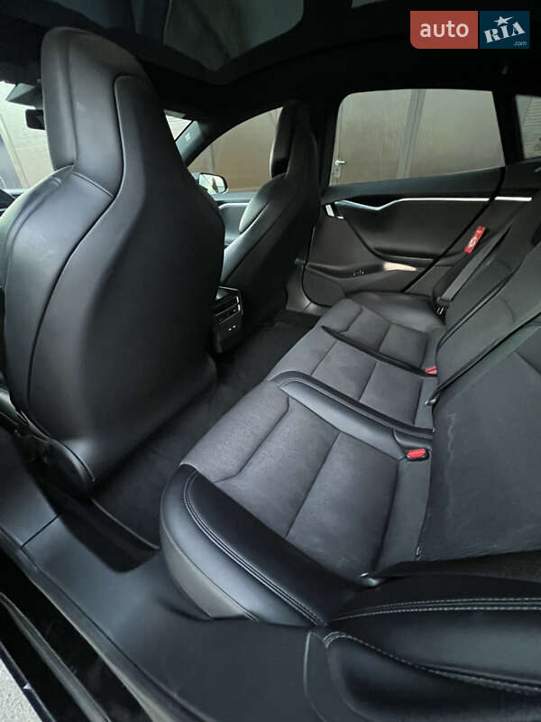 Лифтбек Tesla Model S 2017 в Киеве