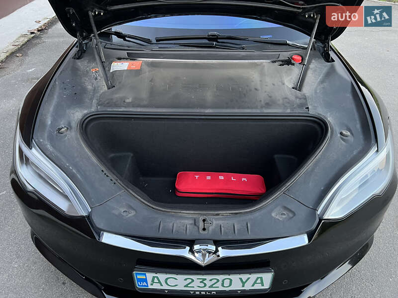 Лифтбек Tesla Model S 2017 в Киеве