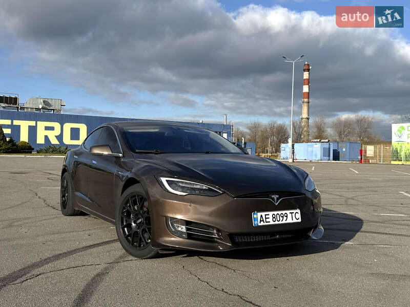 Ліфтбек Tesla Model S 2014 в Дніпрі фото 3 Ліфтбек Tesla Model S 2014 в Дніпрі