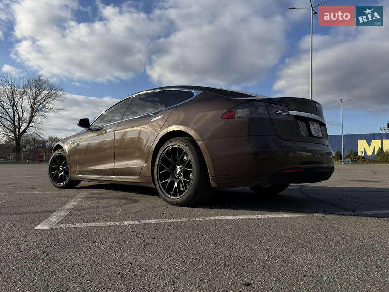 Ліфтбек Tesla Model S 2014 в Дніпрі фото 4 Ліфтбек Tesla Model S 2014 в Дніпрі