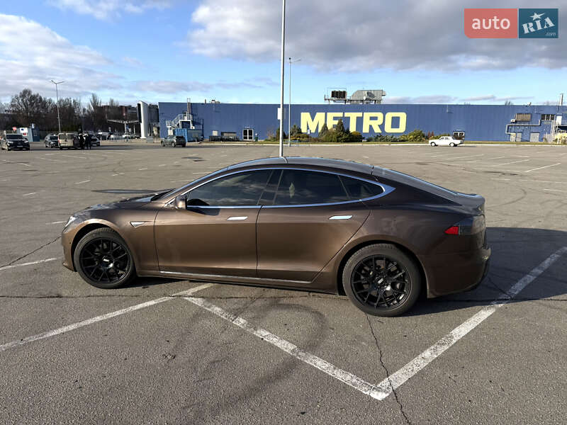 Ліфтбек Tesla Model S 2014 в Дніпрі фото 10 Ліфтбек Tesla Model S 2014 в Дніпрі
