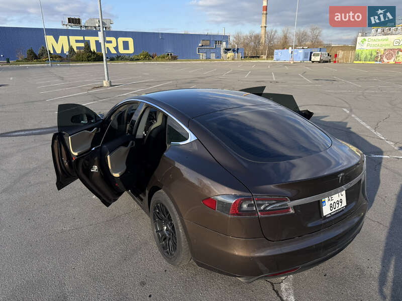 Ліфтбек Tesla Model S 2014 в Дніпрі фото 22 Ліфтбек Tesla Model S 2014 в Дніпрі