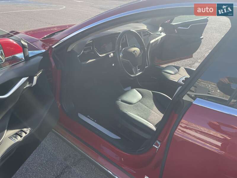 Ліфтбек Tesla Model S 2015 в Львові фото 14 Ліфтбек Tesla Model S 2015 в Львові