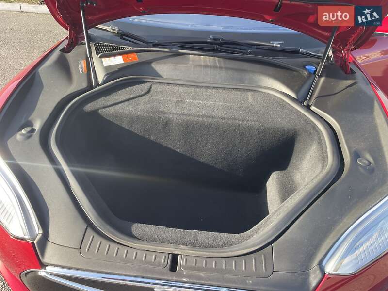 Ліфтбек Tesla Model S 2015 в Львові фото 19 Ліфтбек Tesla Model S 2015 в Львові