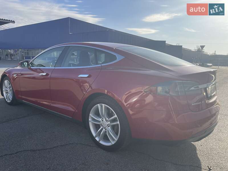 Ліфтбек Tesla Model S 2015 в Львові фото 29 Ліфтбек Tesla Model S 2015 в Львові