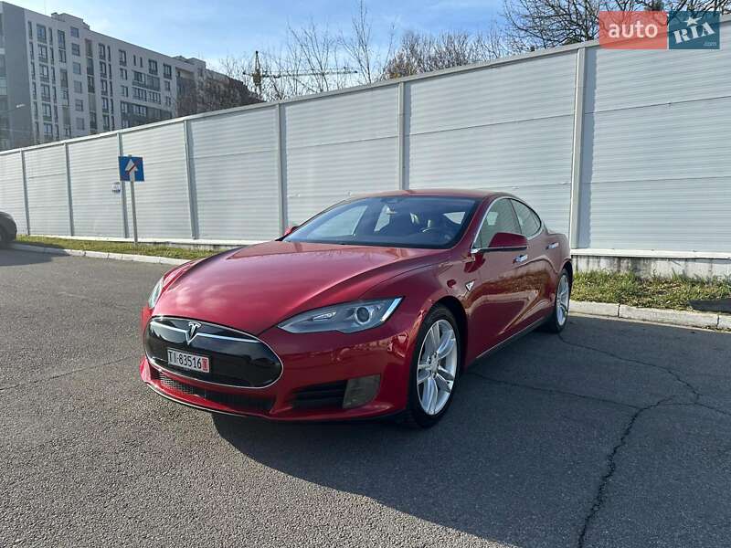 Ліфтбек Tesla Model S 2015 в Львові фото 33 Ліфтбек Tesla Model S 2015 в Львові