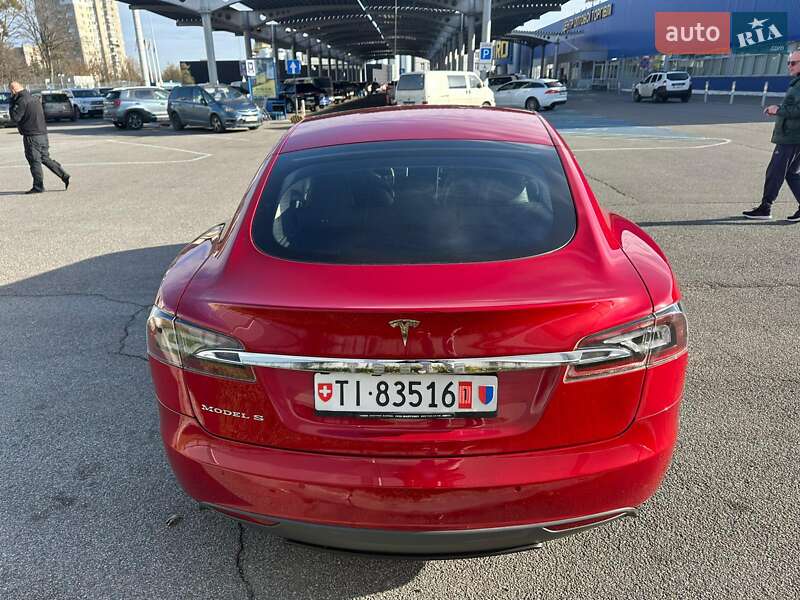 Ліфтбек Tesla Model S 2015 в Львові фото 36 Ліфтбек Tesla Model S 2015 в Львові