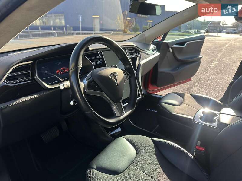 Ліфтбек Tesla Model S 2015 в Львові фото 41 Ліфтбек Tesla Model S 2015 в Львові