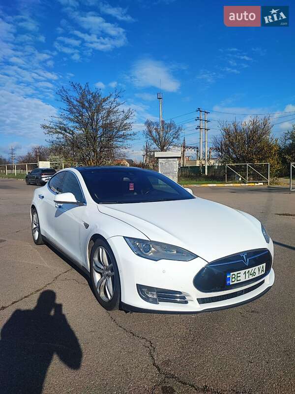 Лифтбек Tesla Model S 2015 в Николаеве фото 6 Лифтбек Tesla Model S 2015 в Николаеве