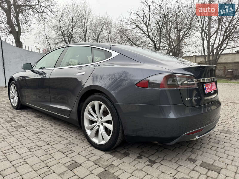 Ліфтбек Tesla Model S 2015 в Чернівцях