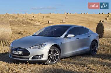 Лифтбек Tesla Model S 2015 в Ровно