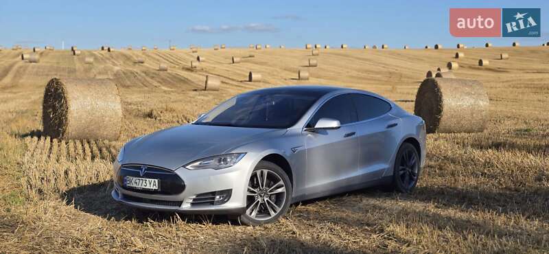 Ліфтбек Tesla Model S 2015 в Рівному