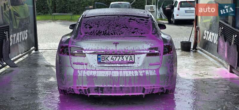 Ліфтбек Tesla Model S 2015 в Рівному