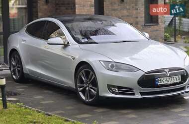 Лифтбек Tesla Model S 2015 в Ровно