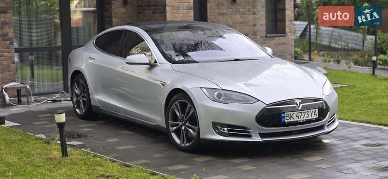 Ліфтбек Tesla Model S 2015 в Рівному