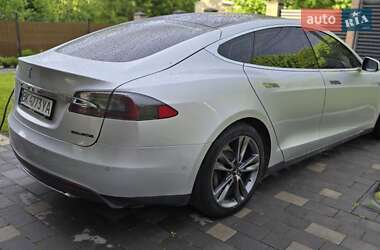Лифтбек Tesla Model S 2015 в Ровно