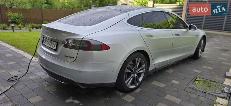 Ліфтбек Tesla Model S 2015 в Рівному