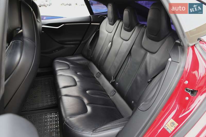 Ліфтбек Tesla Model S 2017 в Києві