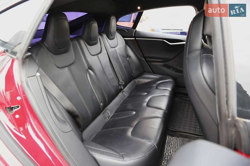 Ліфтбек Tesla Model S 2017 в Києві