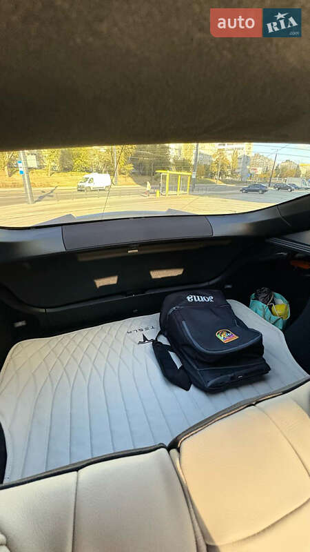 Лифтбек Tesla Model S 2015 в Днепре