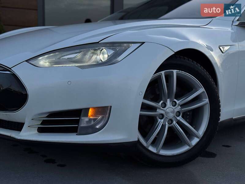 Ліфтбек Tesla Model S 2015 в Рівному фото 5 Ліфтбек Tesla Model S 2015 в Рівному