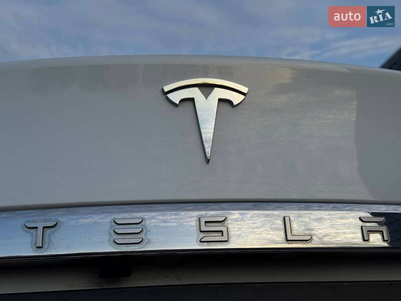 Ліфтбек Tesla Model S 2015 в Рівному фото 23 Ліфтбек Tesla Model S 2015 в Рівному