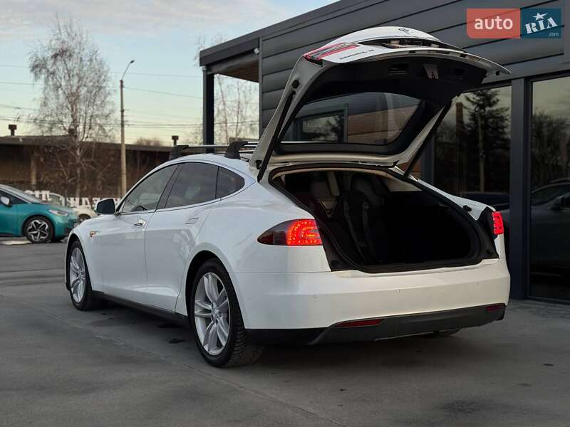 Ліфтбек Tesla Model S 2015 в Рівному фото 26 Ліфтбек Tesla Model S 2015 в Рівному