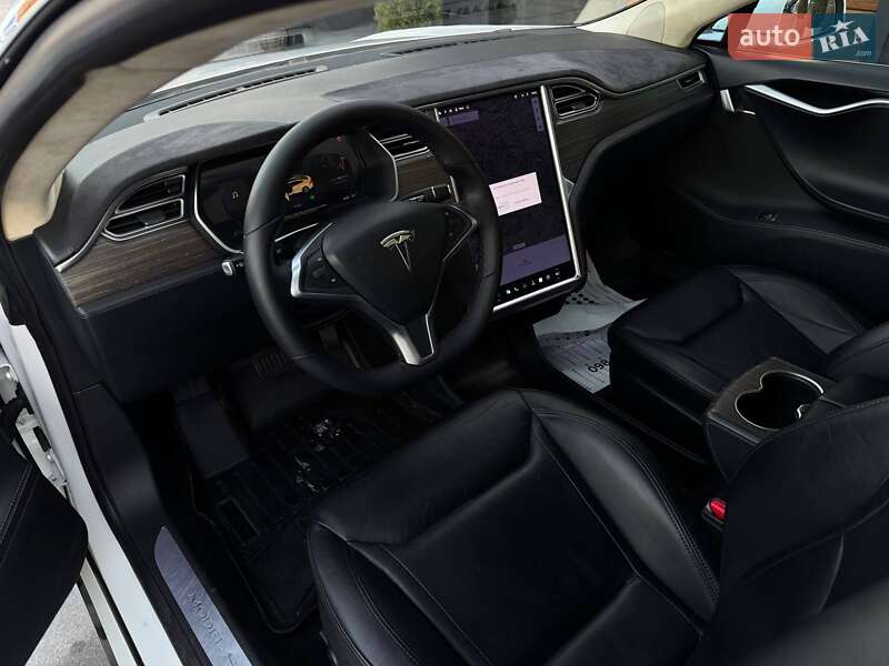 Ліфтбек Tesla Model S 2015 в Рівному фото 35 Ліфтбек Tesla Model S 2015 в Рівному