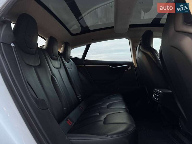 Ліфтбек Tesla Model S 2015 в Рівному фото 54 Ліфтбек Tesla Model S 2015 в Рівному