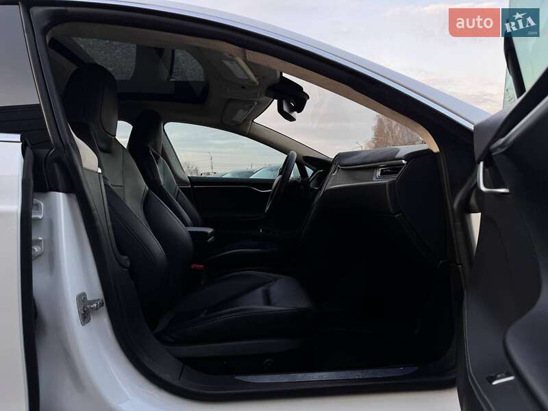 Ліфтбек Tesla Model S 2015 в Рівному фото 60 Ліфтбек Tesla Model S 2015 в Рівному