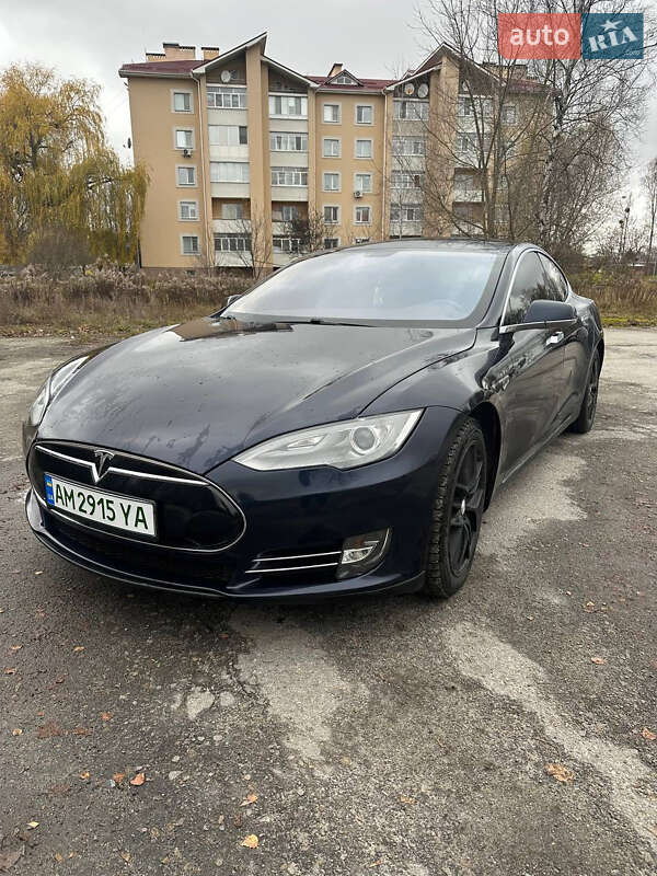 Лифтбек Tesla Model S 2013 в Звягеле