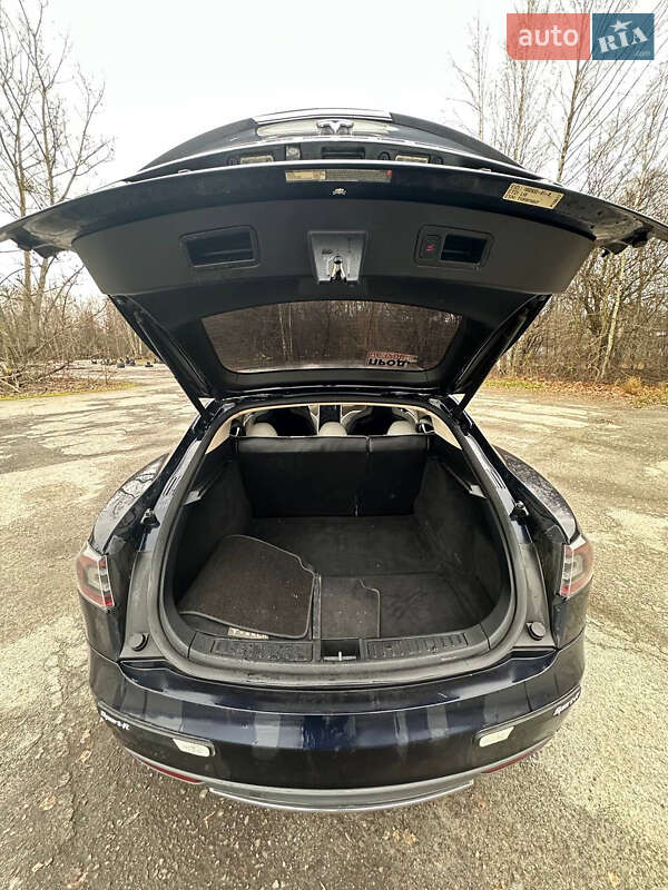 Лифтбек Tesla Model S 2013 в Звягеле
