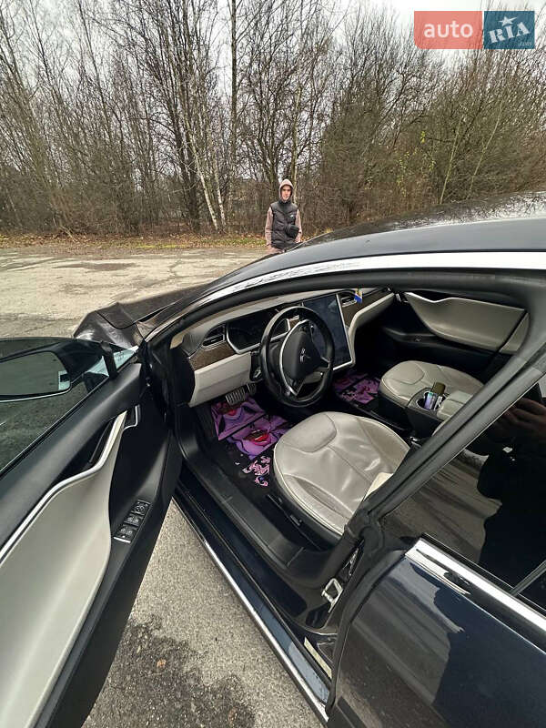Лифтбек Tesla Model S 2013 в Звягеле