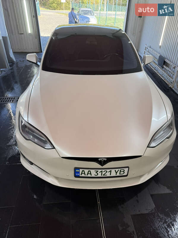 Лифтбек Tesla Model S 2017 в Киеве