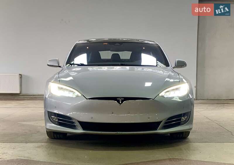 Лифтбек Tesla Model S 2017 в Тернополе