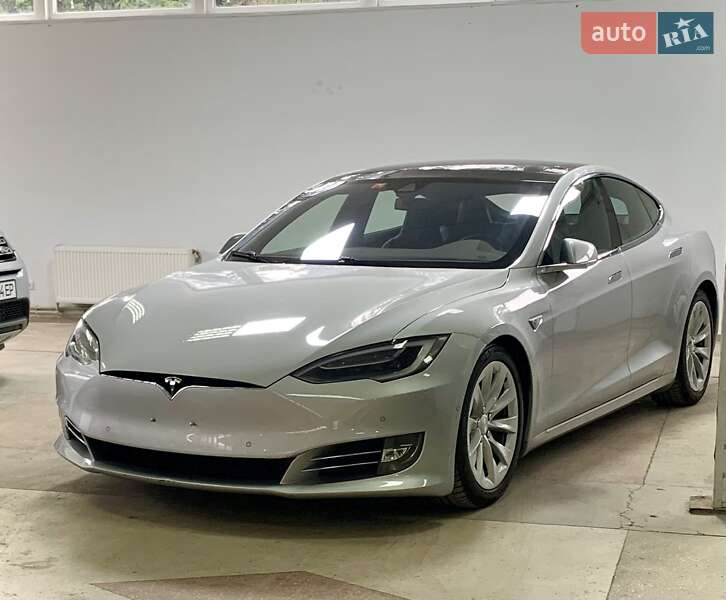 Лифтбек Tesla Model S 2017 в Тернополе