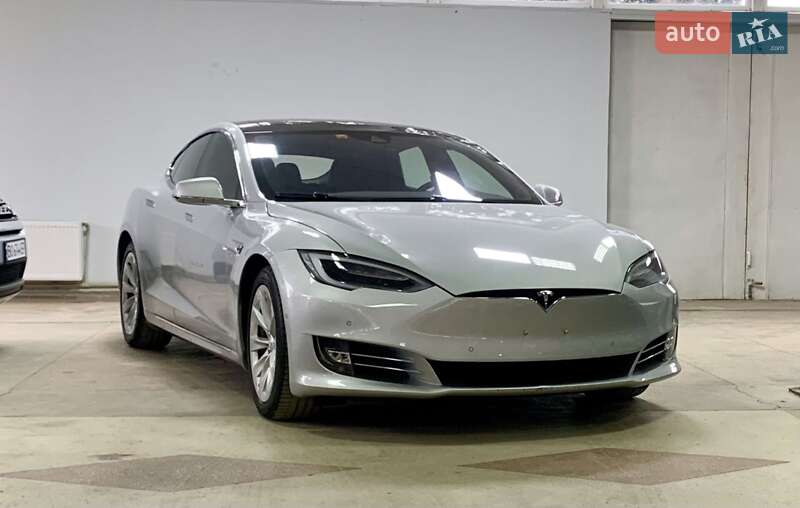 Лифтбек Tesla Model S 2017 в Тернополе